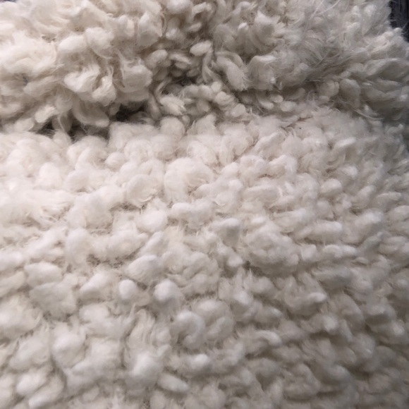 Aeropostale Ivory Fuzzy Faux Fur Hooded Vest - XS - Picture 7 of 8